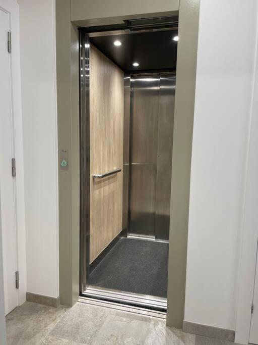 Moderno Con Jardin Apartment